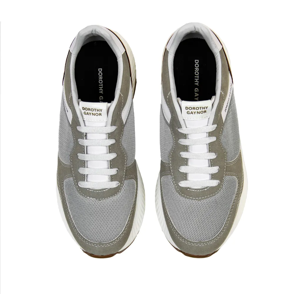 Tenis color gris detalle textil