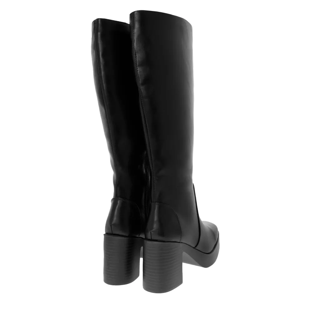 Bota Esthefy color negro con tacón cuadrado