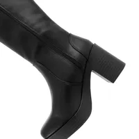 Bota Esthefy color negro con tacón cuadrado