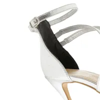 Sandalias Lesly color plata textura brillosa