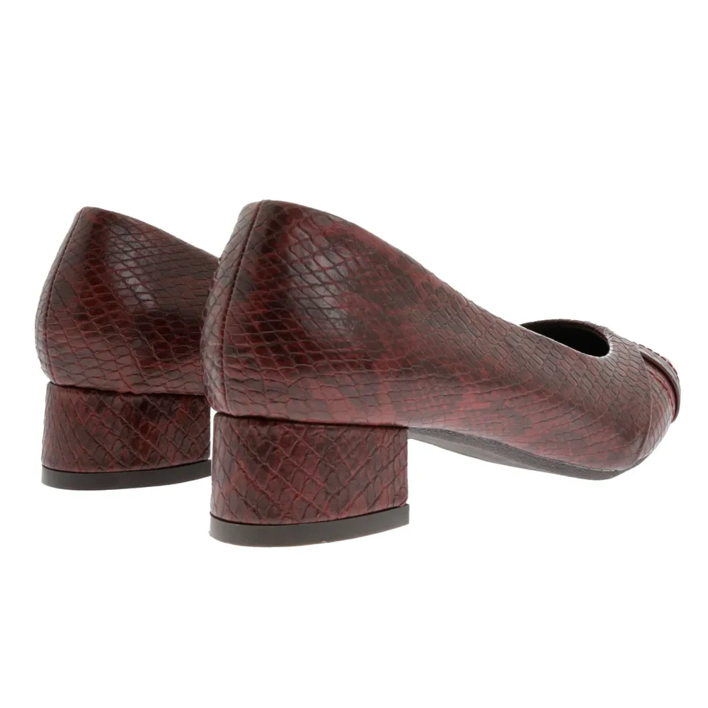 Zapatillas Cardi color rojo snake con tacón