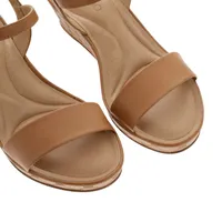 Sandalias Paulette color camel perforado