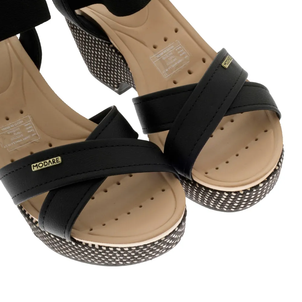 Sandalias Paulette color negro con resorte y trenzado en suela