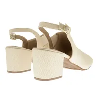 Sandalias Paulette color latte con patrón perforado