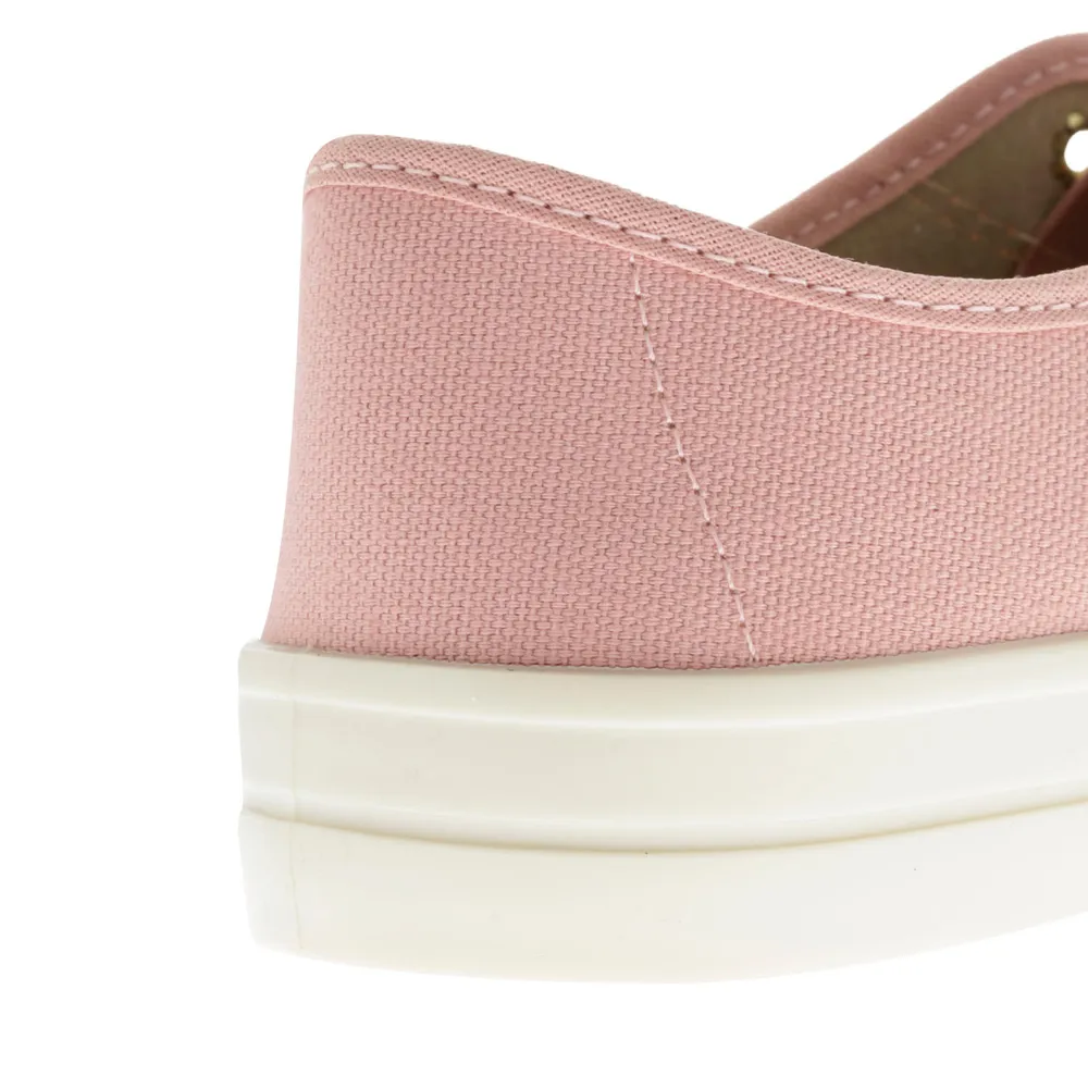 Tenis color rosa con punta y suela blanca