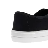 Tenis color negro con punta y suela blanca