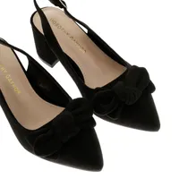 Zapatillas color negro con moño y tacón cuadrado