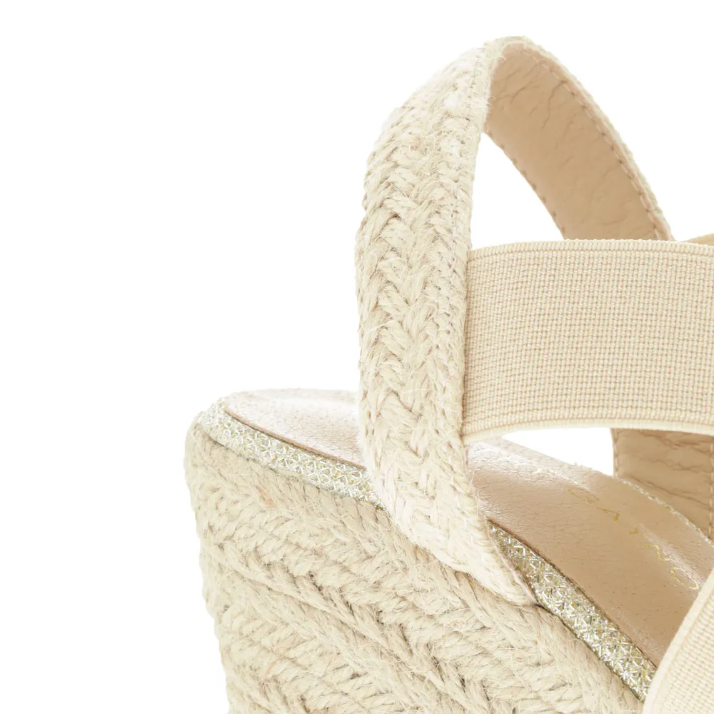 Sandalias color beige con ajuste de resorte