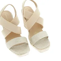 Sandalias color beige con ajuste de resorte