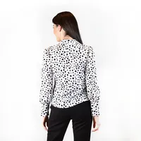 Blusa manga larga blanca con manchitas negras hombros abultados para mujer