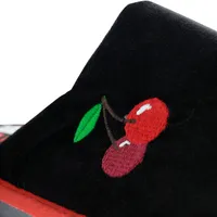 Pantufla Loly color negro cerezas