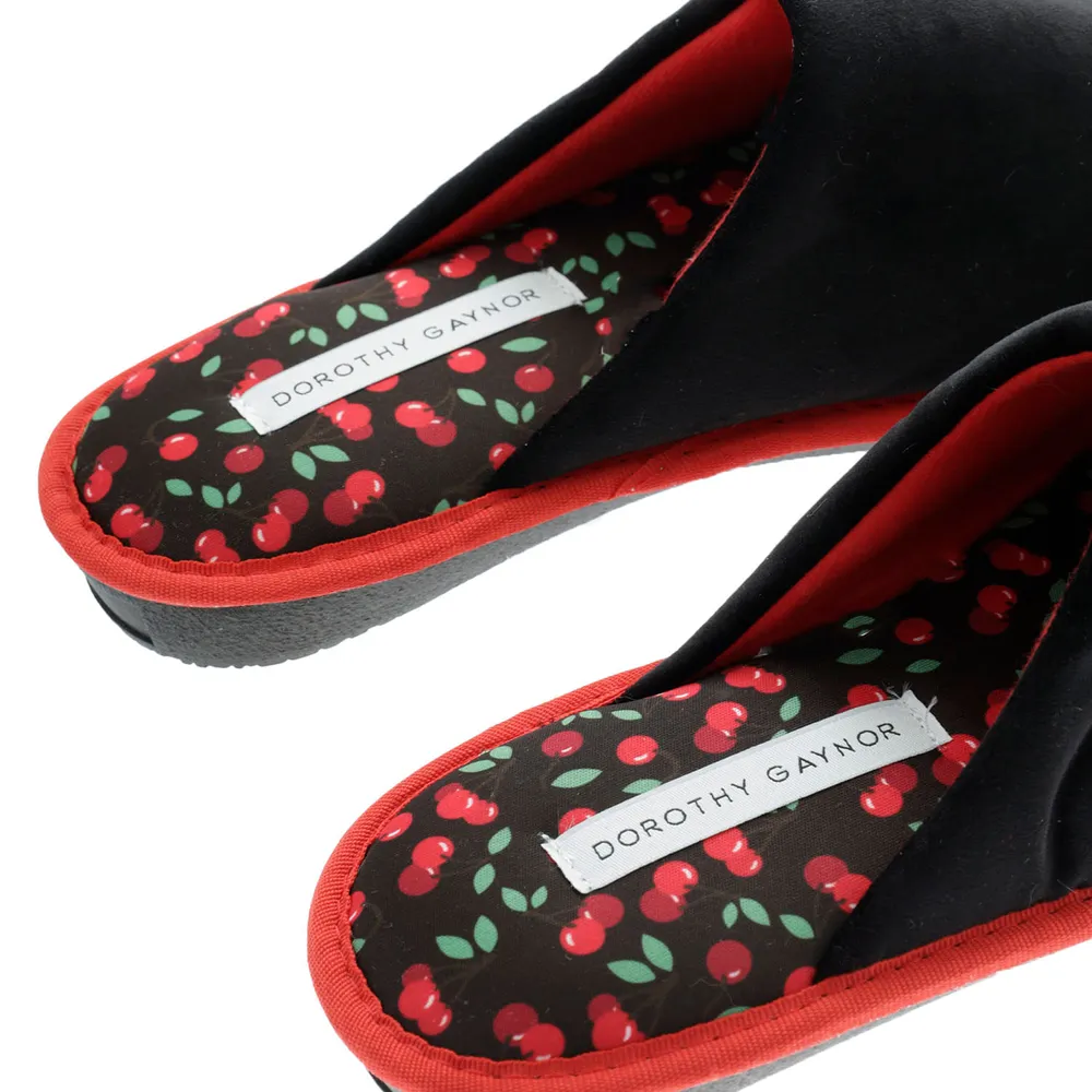 Pantufla Loly color negro cerezas