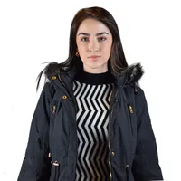 Chamarra tipo parka larga color negro para mujer