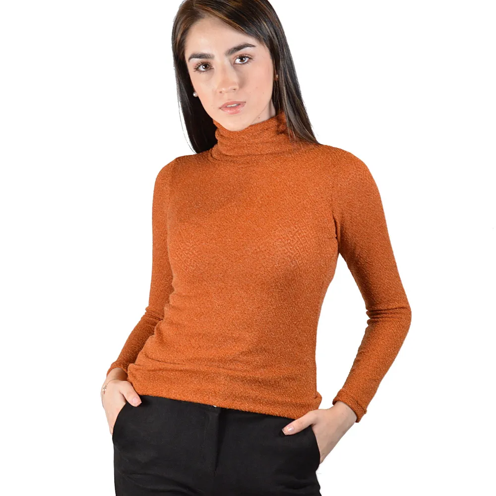 Blusa color ocre con cuello alto para mujer