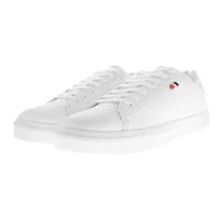 Tenis color blanco con agujetas