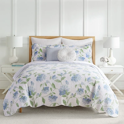 Trisa Quilt Set
