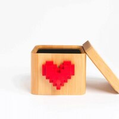 LOVEBOX SPINNING HEART MESSENGER BOX Color & Photo