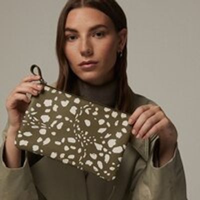 LARGE POUCH, OLIVE CHEETAH