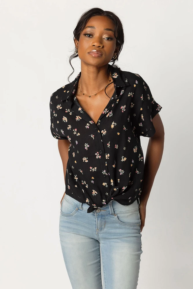 Chemise Nouée Sur Le Devant À Petites Fleurs