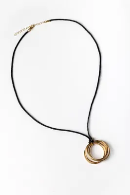 Collier multi-anneaux sur corde