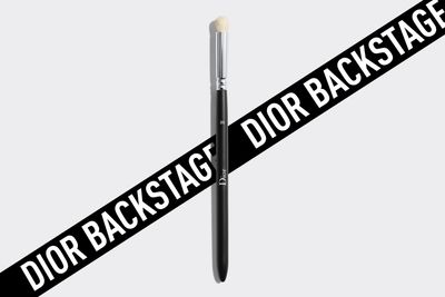 Dior Backstage Large Eyeshadow Blending Brush N° 23
