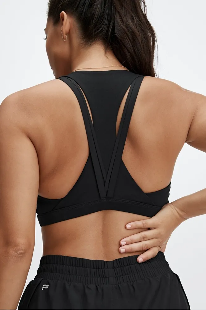 Standard sports bra from the front, major strap party from the
