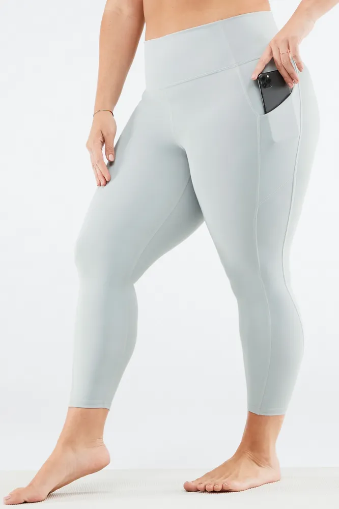 Fabletics Oasis High-Waisted 7/8 Legging Womens Arctic Grey plus Size 4X