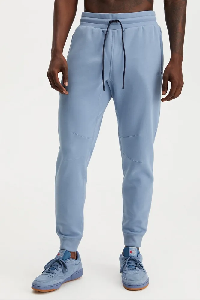 Fabletics Men The Go-To Jogger male Stone Blue Size