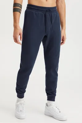 Fabletics Men The Go-To Jogger male Classic Navy Size