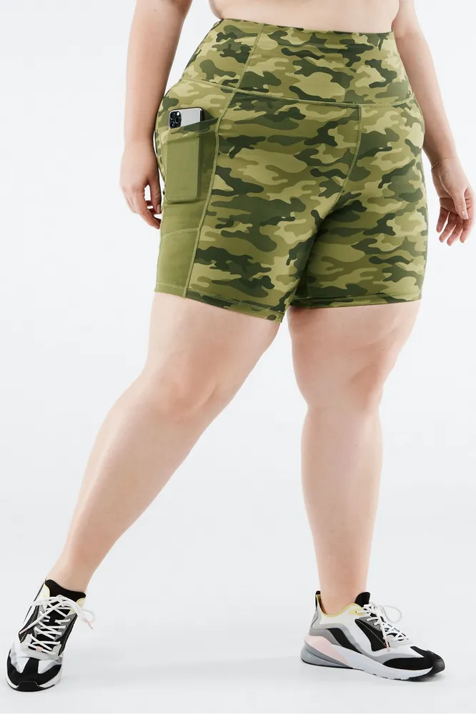 Fabletics On-The-Go High-Waisted 6 Short Womens green Size
