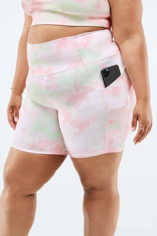 Fabletics Oasis High-Waisted Pocket Short 7 Womens plus Size