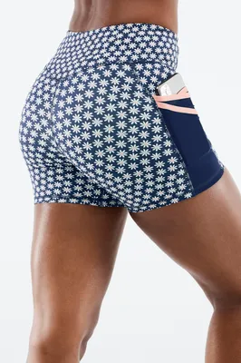 Fabletics Trinity Mid Rise Pocket Short 5 Womens  Size