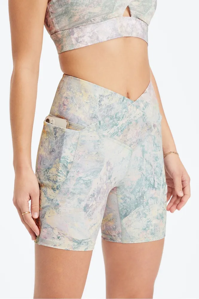 Fabletics High-Waisted PureLuxe Crossover 6 Short Womens Size