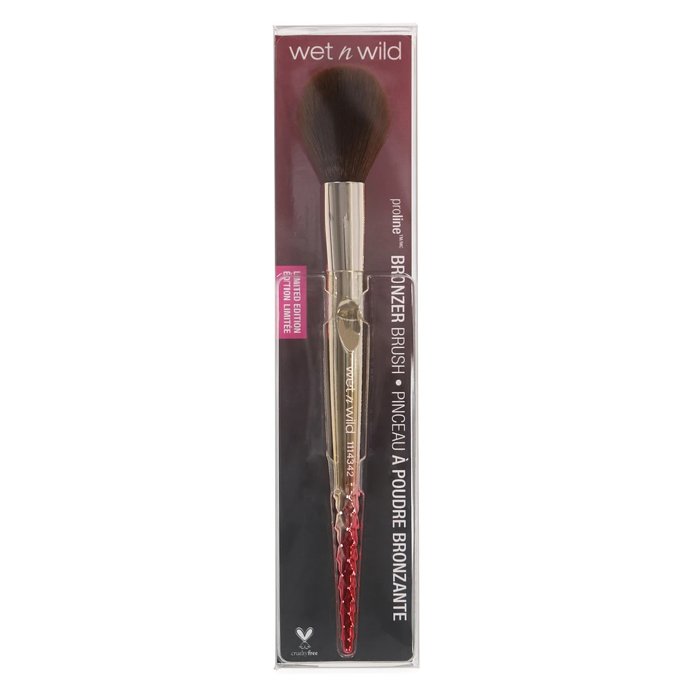 wet n wild® fire & ice pro line™ bronzer brush