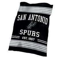 San Antonio Spurs 60'' x 70'' Colorblock Plush Blanket