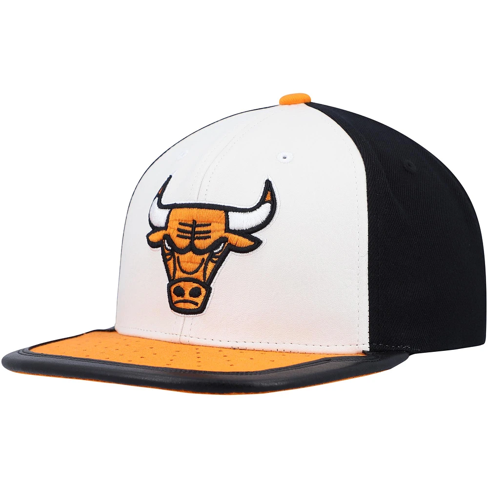 Men's Mitchell & Ness White/ Chicago Bulls Day One Snapback Hat