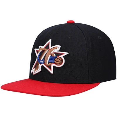 Men's Mitchell & Ness Black/Red Philadelphia 76ers Hardwood Classics Team Two-Tone 2.0 Snapback Hat