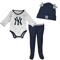 Newborn & Infant White/Navy New York Yankees Three-Piece Dream Team - Hat Bodysuit & Pants Set