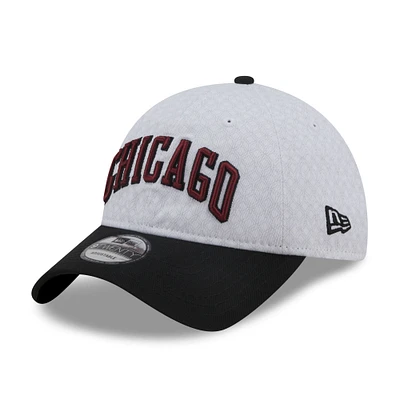 Men's New Era  White Chicago Bulls 2022/23 City Edition Official 9TWENTY Adjustable Hat