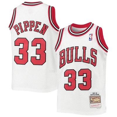 Youth Mitchell & Ness Scottie Pippen White Chicago Bulls 1997/98 Hardwood Classics Swingman Jersey