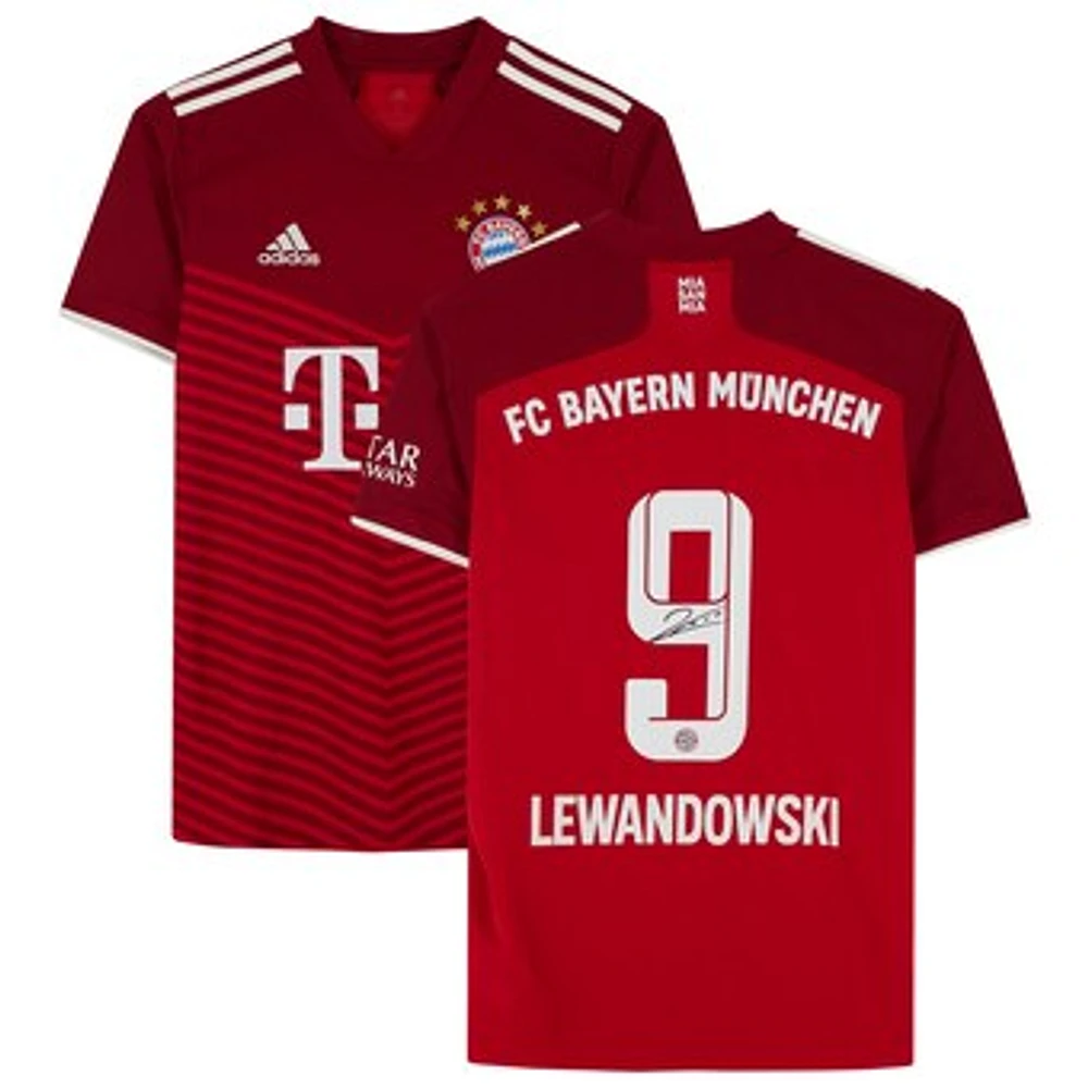 Robert Lewandowski Red Bayern Munich Autographed adidas 2021-22 Jersey