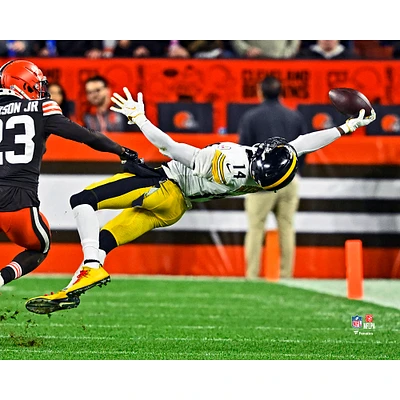 George Pickens Pittsburgh Steelers Unsigned One Handed Catch Photograph