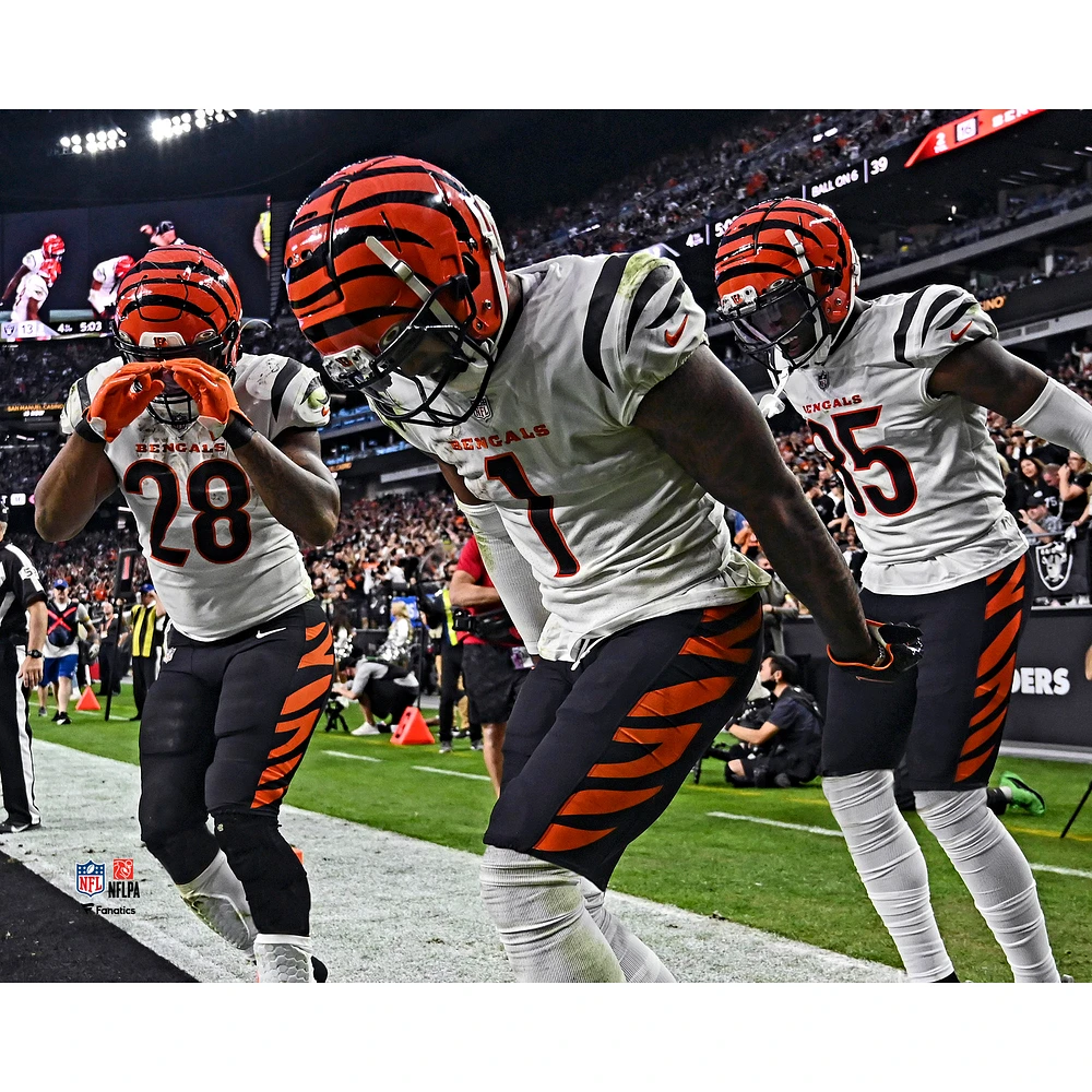 Ja'Marr Chase Joe Mixon & Tee Higgins Cincinnati Bengals Unsigned Celebrating with a Group Griddy Photograph