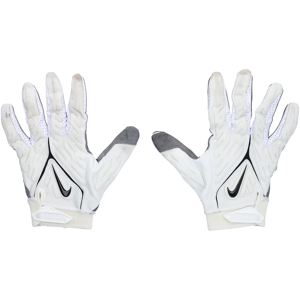 James Hudson Cleveland Browns Game-Used White Nike Gloves vs. Buffalo Bills on November 20 2022