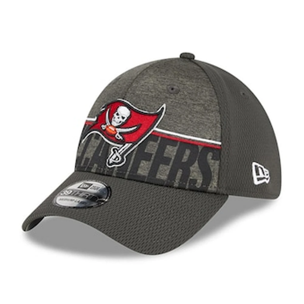 Men's New Era Pewter Tampa Bay Buccaneers 2023 NFL Training Camp 39THIRTY Flex Fit Hat