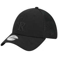 Men's New Era Colorado Rockies Black-on-Black Neo Mesh 39THIRTY Flex Hat