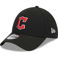 Men's New Era Black Cleveland Guardians Logo 39THIRTY Flex Hat