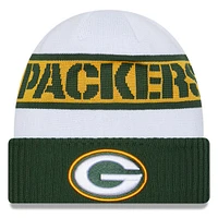 Men's New Era  White/Green Green Bay Packers 2023 Sideline Tech Cuffed Knit Hat