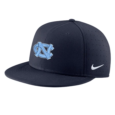 Men's Nike Navy North Carolina Tar Heels Aero True Baseball Performance Fitted Hat