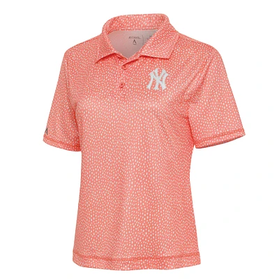 Women's Antigua  Coral New York Yankees Tonal Feature Polo